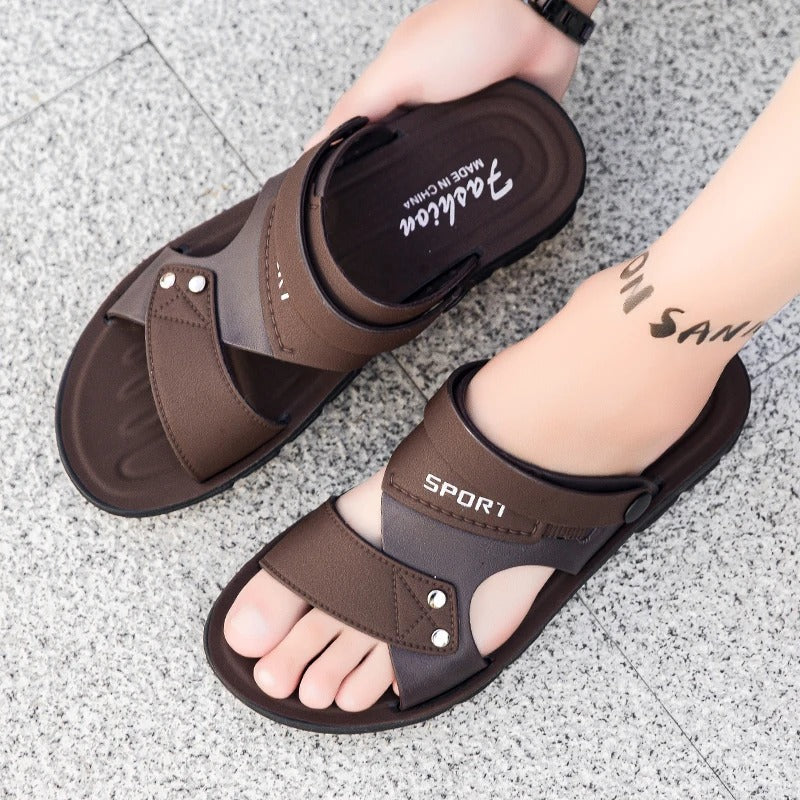 "Bruna herr slip-on sandaler, lättviktsdesign, andas perfekt för sommar, med slitstark yttersula och bekväm fotbädd."