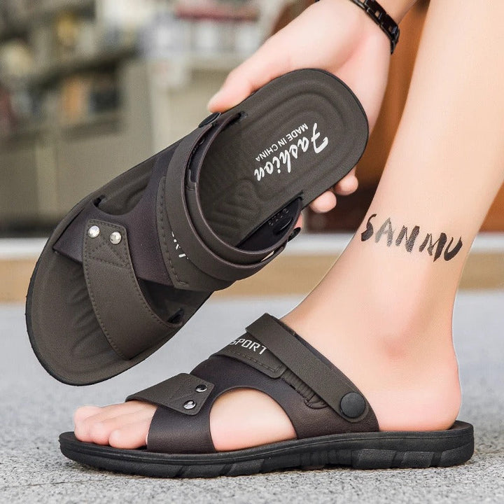 "Bruna herr slip-on sandaler, lättviktsdesign, andas perfekt för sommar, med slitstark yttersula och bekväm fotbädd."