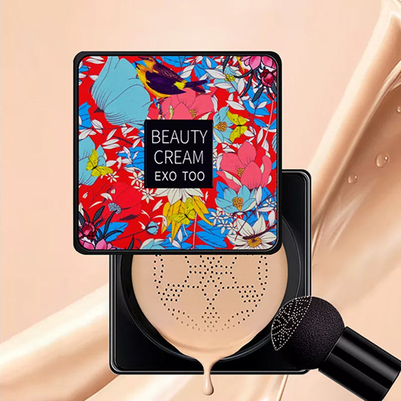 "CC-kräm för alla hudtyper med svampborste, beige tub samt svamphuvud för jämn applicering och naturligt silkeslent resultat.