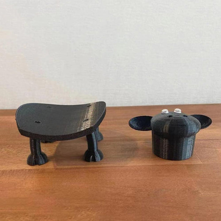"Charmig toalettpappershållare som ett får, perfekt för att tillföra unik stil i badrummet. Modern och praktisk design."