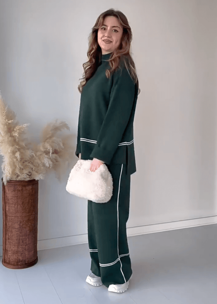 "Chic loungseset för kvinnor med vid byxa och oversized topp i mjukt, andningsbart tyg. Stilrent och bekvämt."