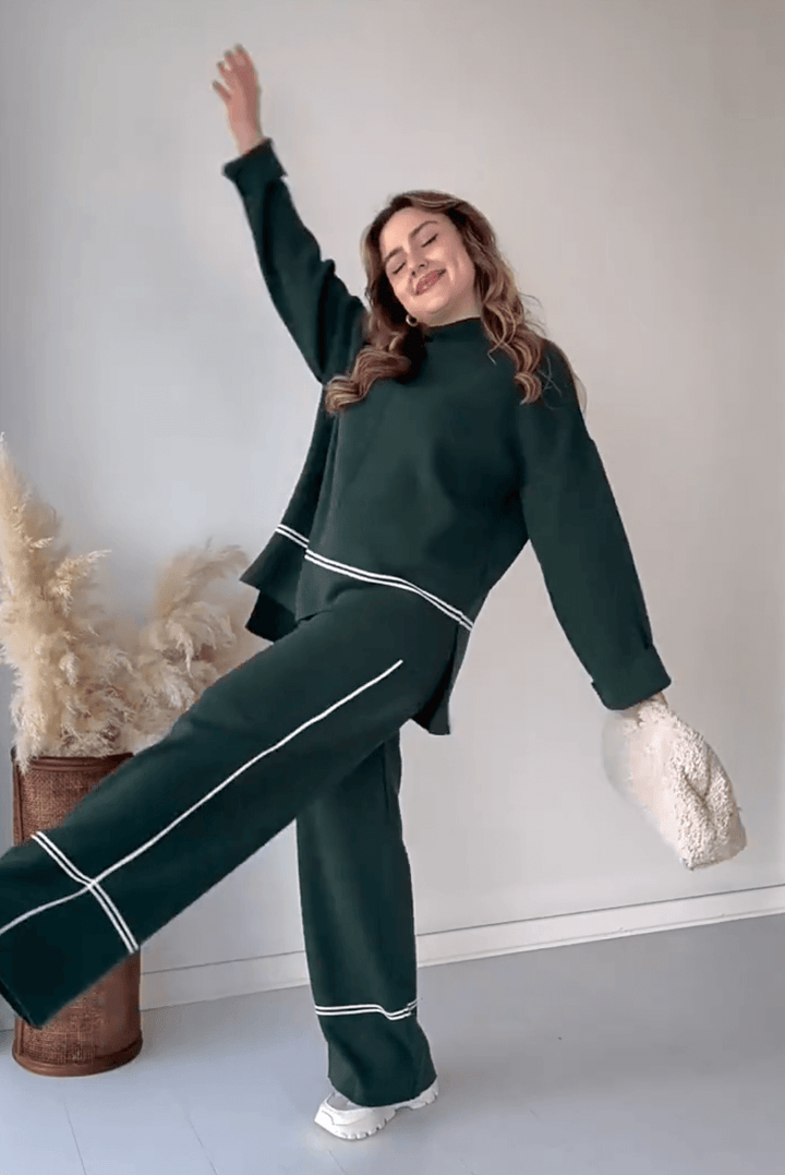 "Chic loungseset för kvinnor med vid byxa och oversized topp i mjukt, andningsbart tyg. Stilrent och bekvämt."