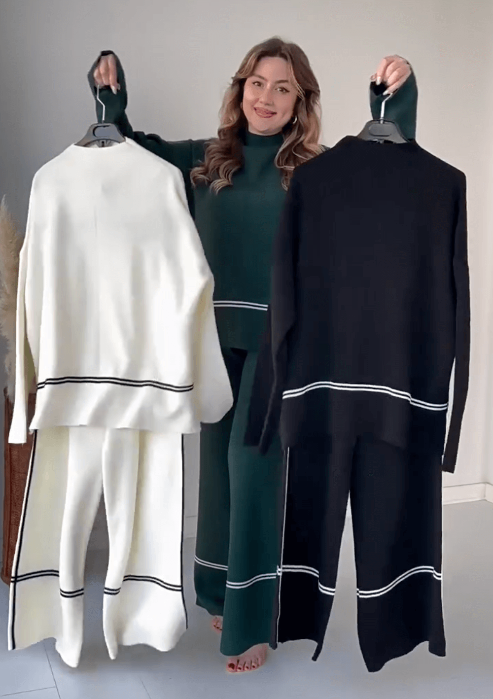 "Chic loungseset för kvinnor med vid byxa och oversized topp i mjukt, andningsbart tyg. Stilrent och bekvämt."