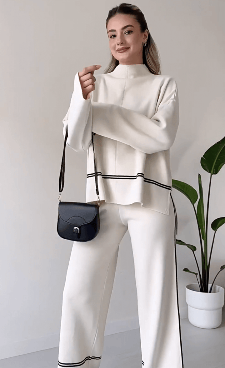 "Chic loungseset för kvinnor med vid byxa och oversized topp i mjukt, andningsbart tyg. Stilrent och bekvämt."