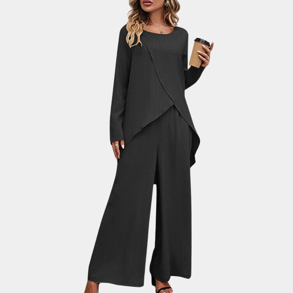 "Chic och komfortabelt Yasmin Twinset i khaki; skräddarsydd jacka och topp för elegant och mångsidig stil."