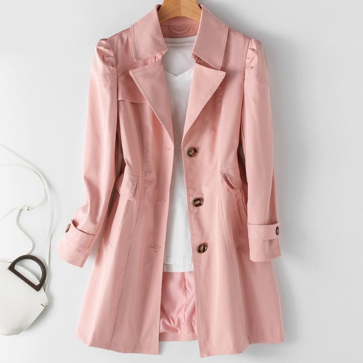 "Chic trenchcoat i beige för kvinnor, elegant design med skärp och mjukt, hållbart tyg, perfekt för alla tillfällen."