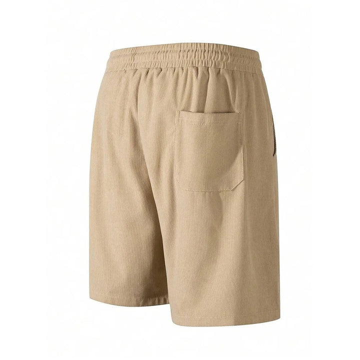 Corduroy shorts för herrar i mjuk struktur, avslappnad passform, beige färg, med praktiska fickor för vardaglig stil.