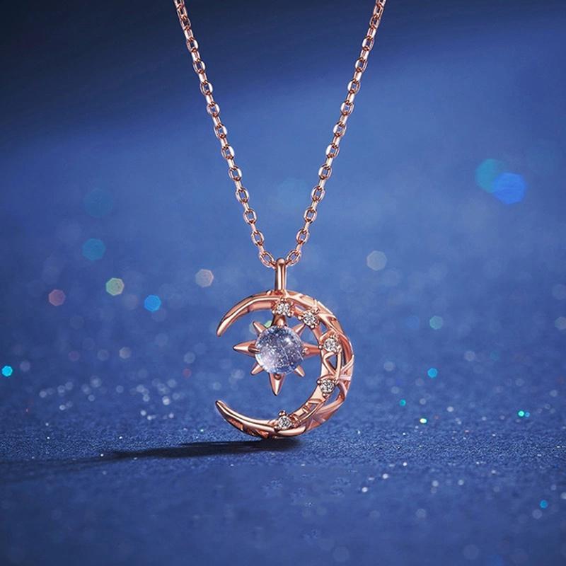 "Dam Astral Måne Halsband i rosé guld och silver, med måne och stjärndesign, justerbar kedja, smyckeaccessoar."