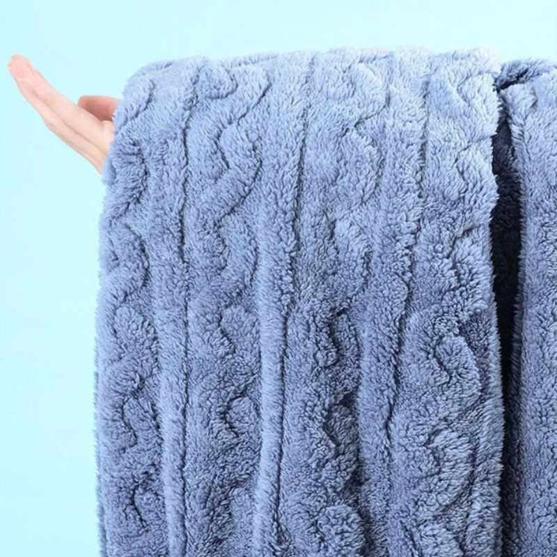 Närbild på elastisk midja på fleecebyxor för dam, bekväma myskläder för att slappna av