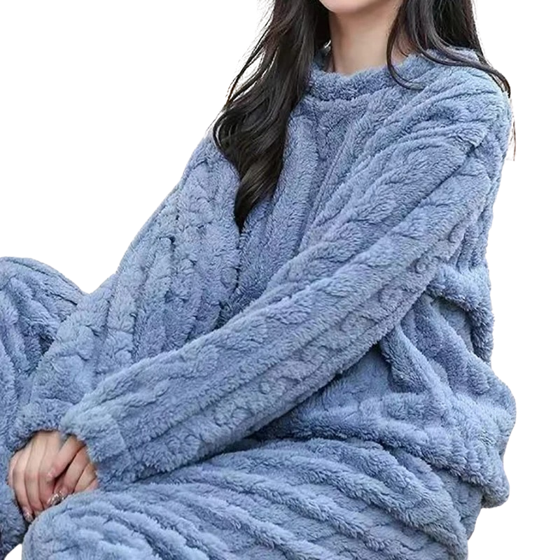 Tvådelat pyjamasset för dam i mjuk grå fleece, perfekt loungewear med värmande komfort