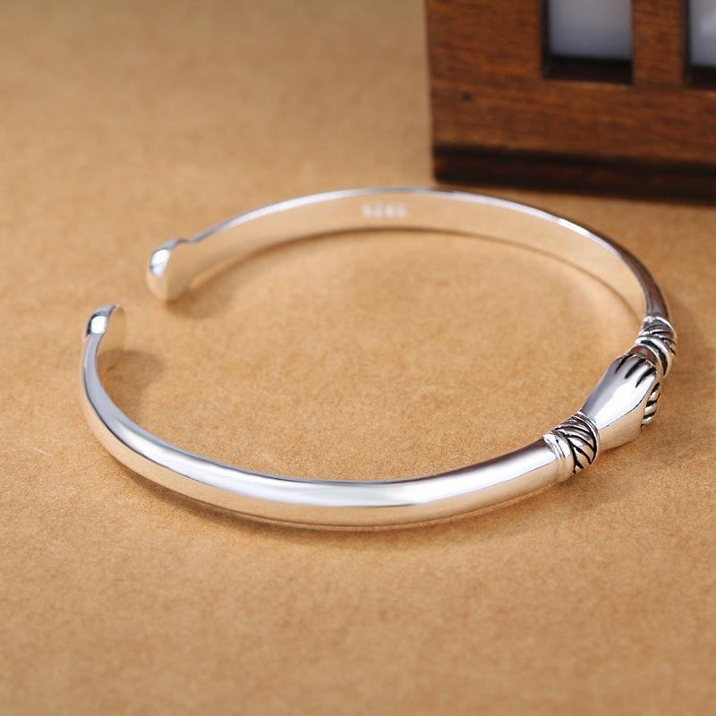 Damers S925 silverarmband med justerbar slinga och elegant design, perfekt för vänskap och alla tillfällen.