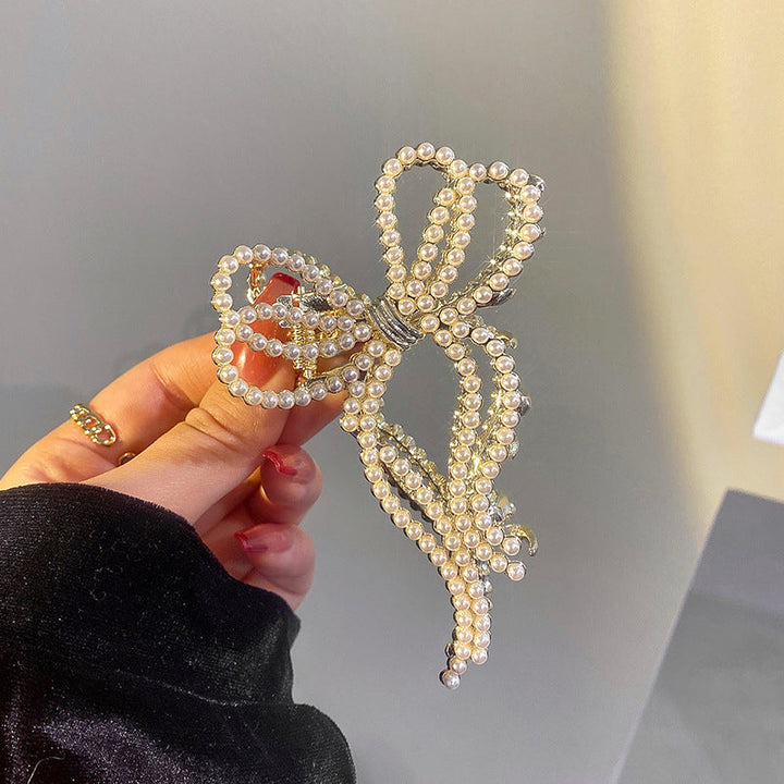 "Damhårklämmor i strassmetall, guld och silver, elegant design, perfekt för stil och elegans, kvinnliga accessoarer."