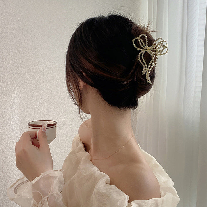"Damhårklämmor i strassmetall, guld och silver, elegant design, perfekt för stil och elegans, kvinnliga accessoarer."