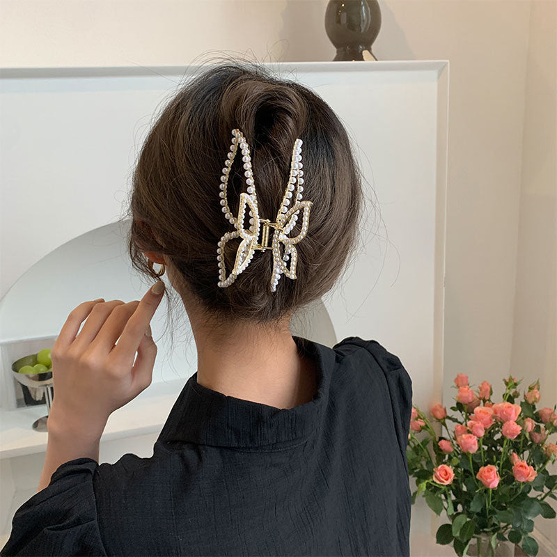 "Damhårklämmor i strassmetall, guld och silver, elegant design, perfekt för stil och elegans, kvinnliga accessoarer."