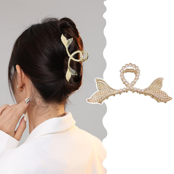 "Damhårklämmor i strassmetall, guld och silver, elegant design, perfekt för stil och elegans, kvinnliga accessoarer."