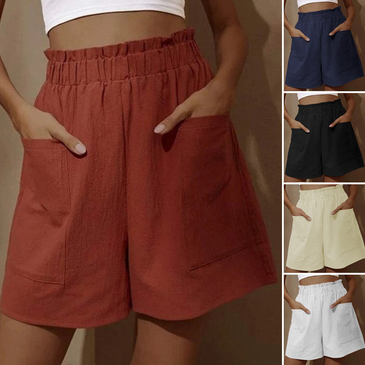 Damshorts med hög midja i bomull, framifrån. Perfekta för sommaren, med justerbar dragsko och två snedställda fickor.