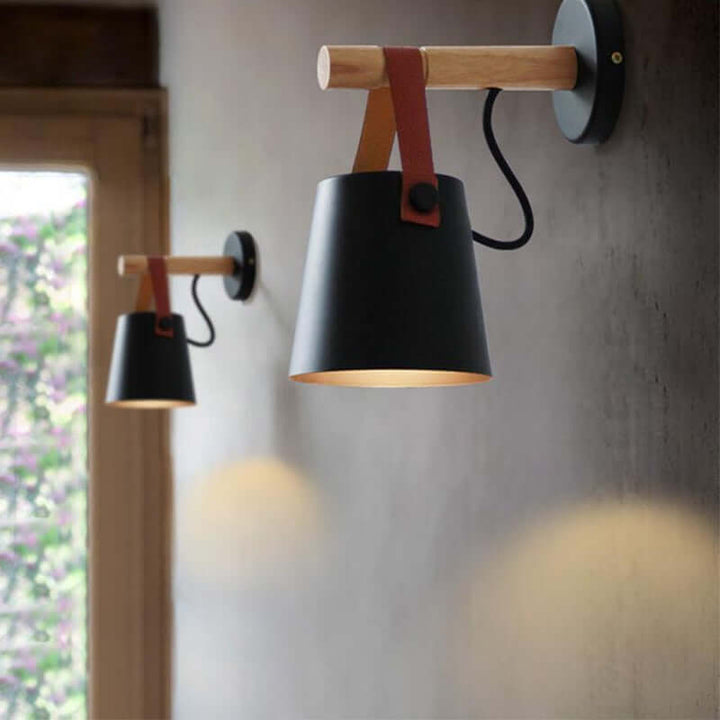 Hängande Vägglampa i Metall & Trä