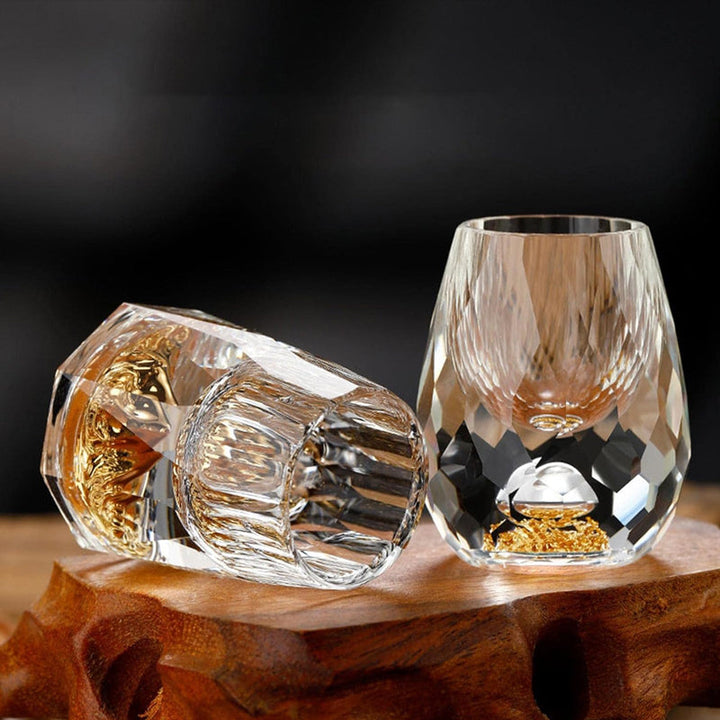 "Diamantformade stamlösa vinglas, elegant regnbågseffekt, stabil bas, högkvalitativa glas för hem och fest"