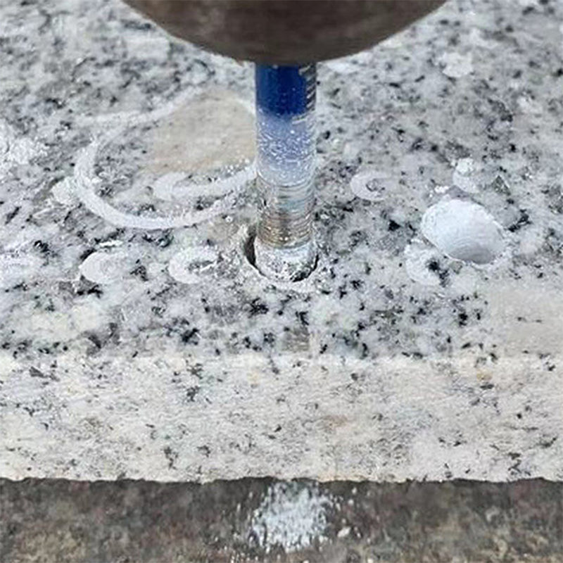 "Diamantsatta torra kakelborr för exakt borrning i kakel och glas, set med fem borr av varierande storlek i närbild."