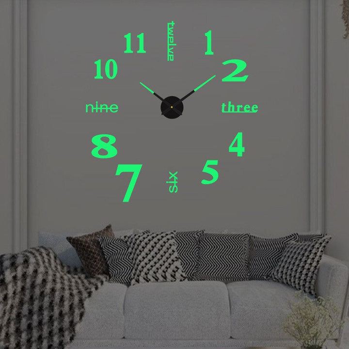 "DIY väggklocka för hemmet i svart, rött och guld, justerbar storlek, kreativ design för en unik och modern inredning."