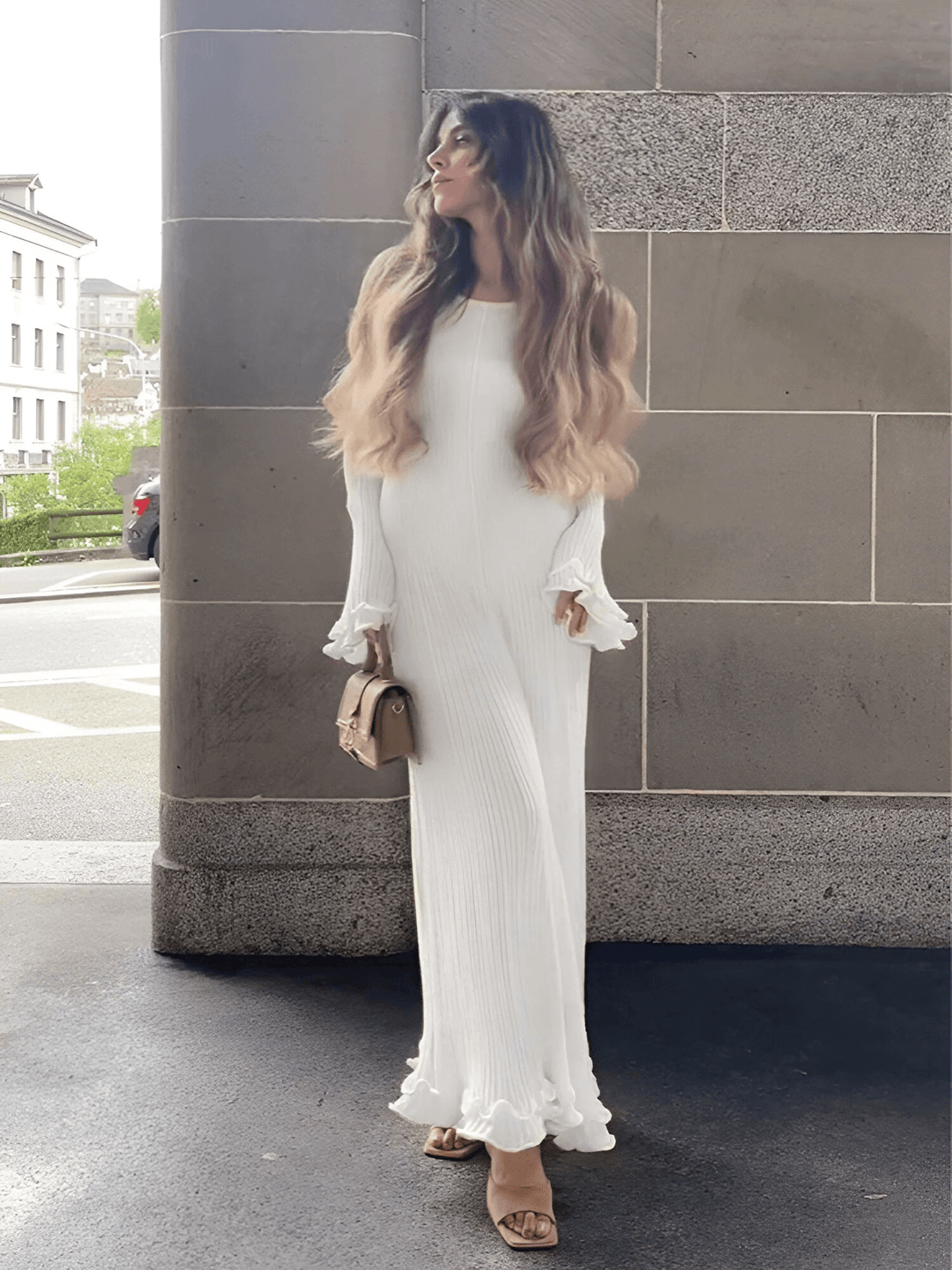 Elegant klänning med trumpetärmar