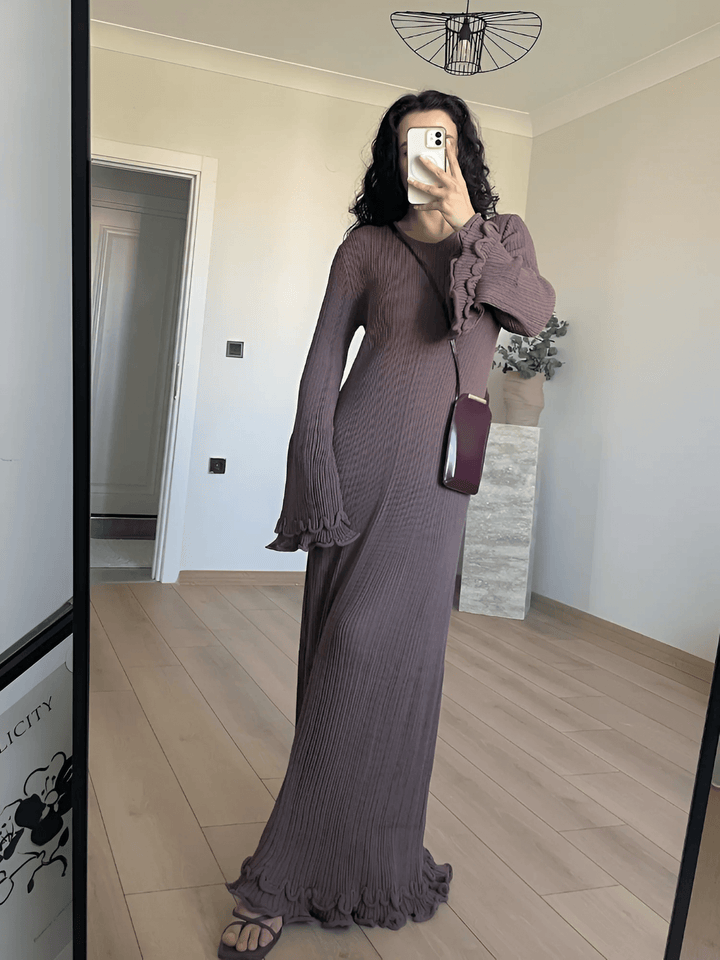 Elegant klänning med trumpetärmar