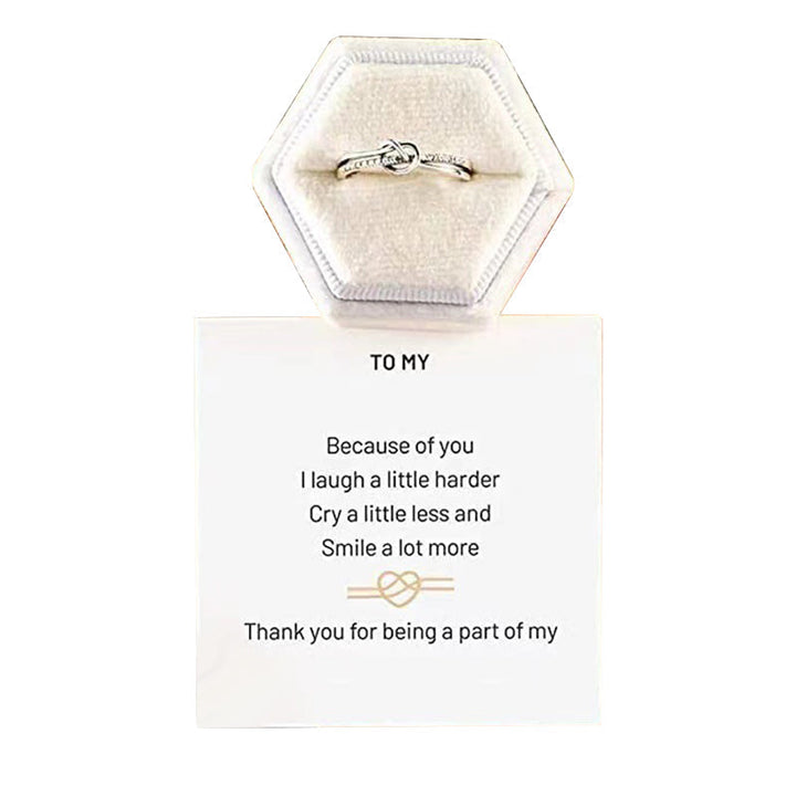 "Dubbelknuten ring i glänsande silver med gnistrande AAA kubisk zirkonia för kvinnor och flickor."