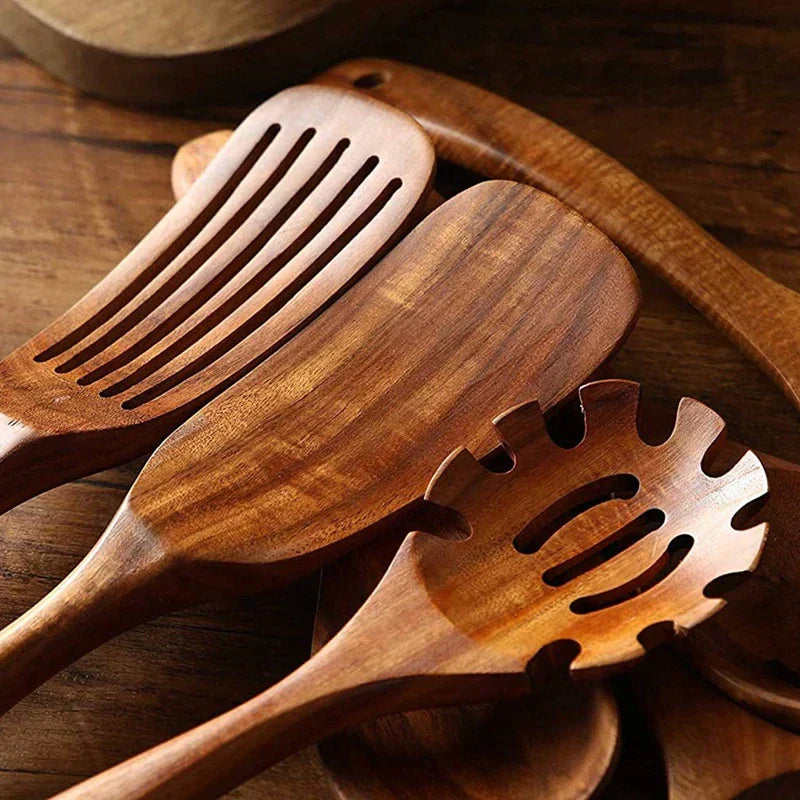 "EcoChef teak redskapsset, elegant och hållbar design i naturligt vackert trä för moderna kök, högkvalitativa redskap."