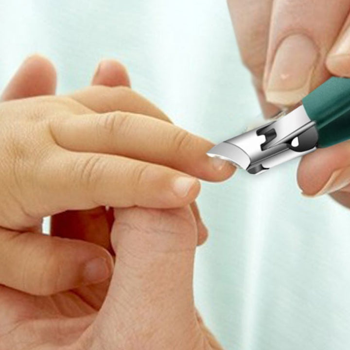 "Elegant 3-delad nagelvårdset: snedkantad nagelklippare, nano glas nagelfil, ergonomisk rengörare för proffsvård hemma."