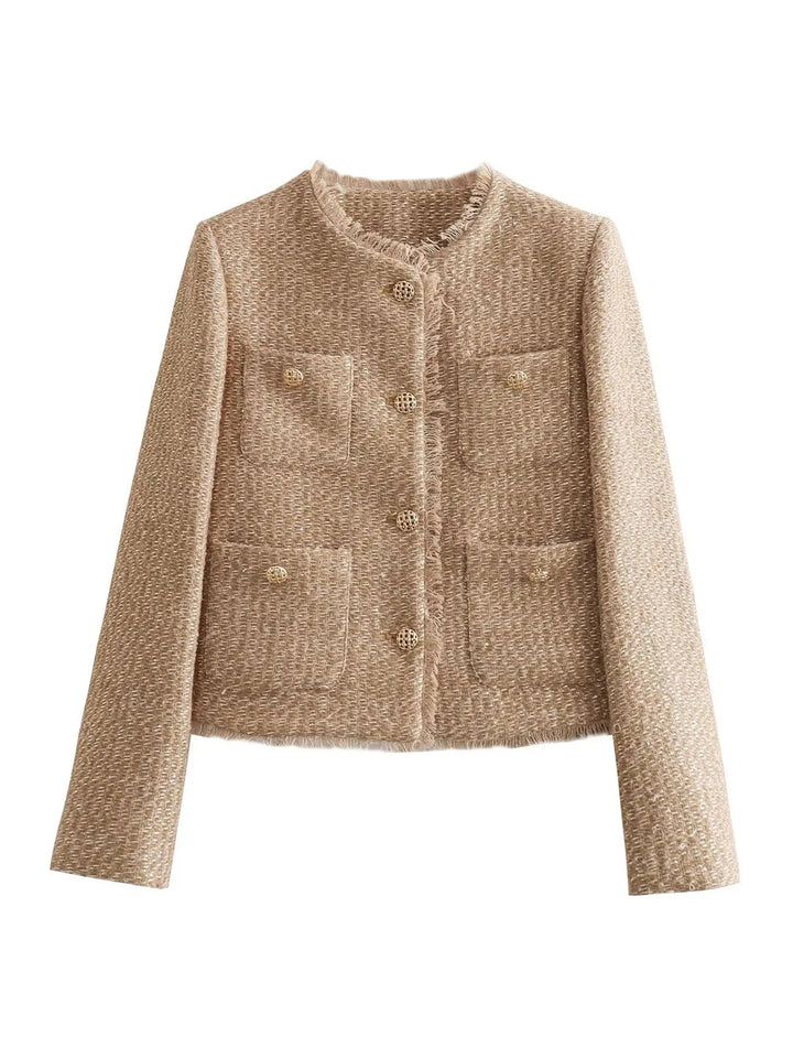 "Elegant beige tweedjacka för kvinnor, Luna, med guldglänsande detaljer och klassisk design. Perfekt för alla tillfällen."