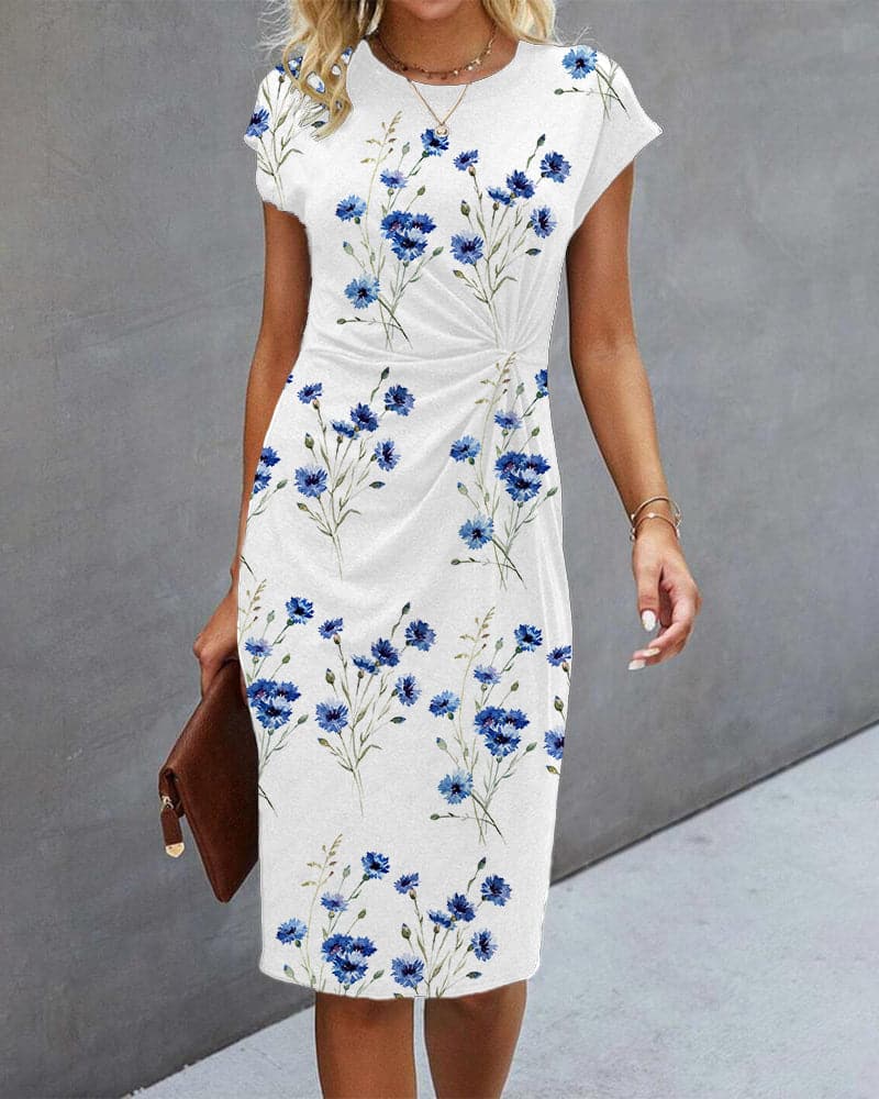 "Elegant damklänning med blommigt mönster, rund hals, capärm, figurnära, perfekt för sommarfest, knälång."