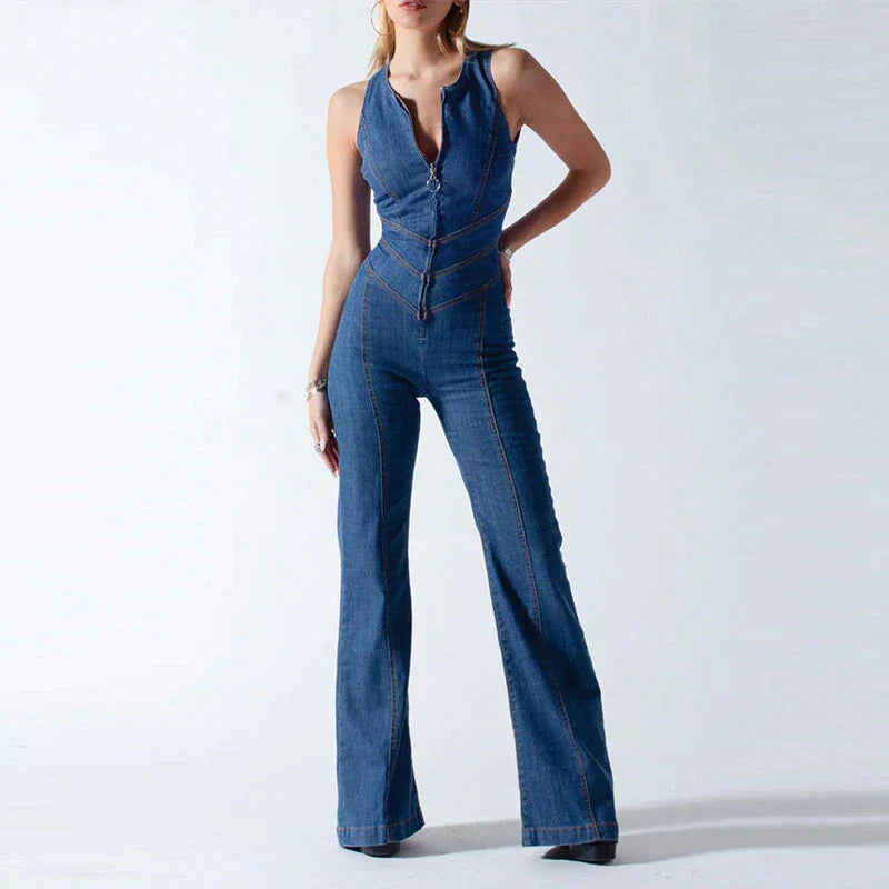 Elegant denimkombination med nakna ryggdetaljer, justerbara remmar och tidlös siluett för damklädsel, framifrån.
