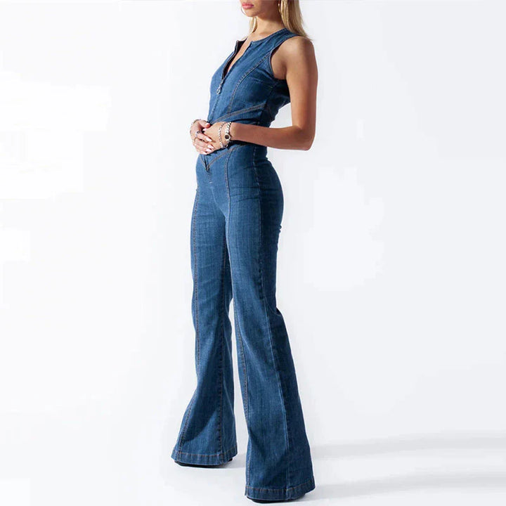 Elegant denimkombination med nakna ryggdetaljer, justerbara remmar och tidlös siluett för damklädsel, framifrån.