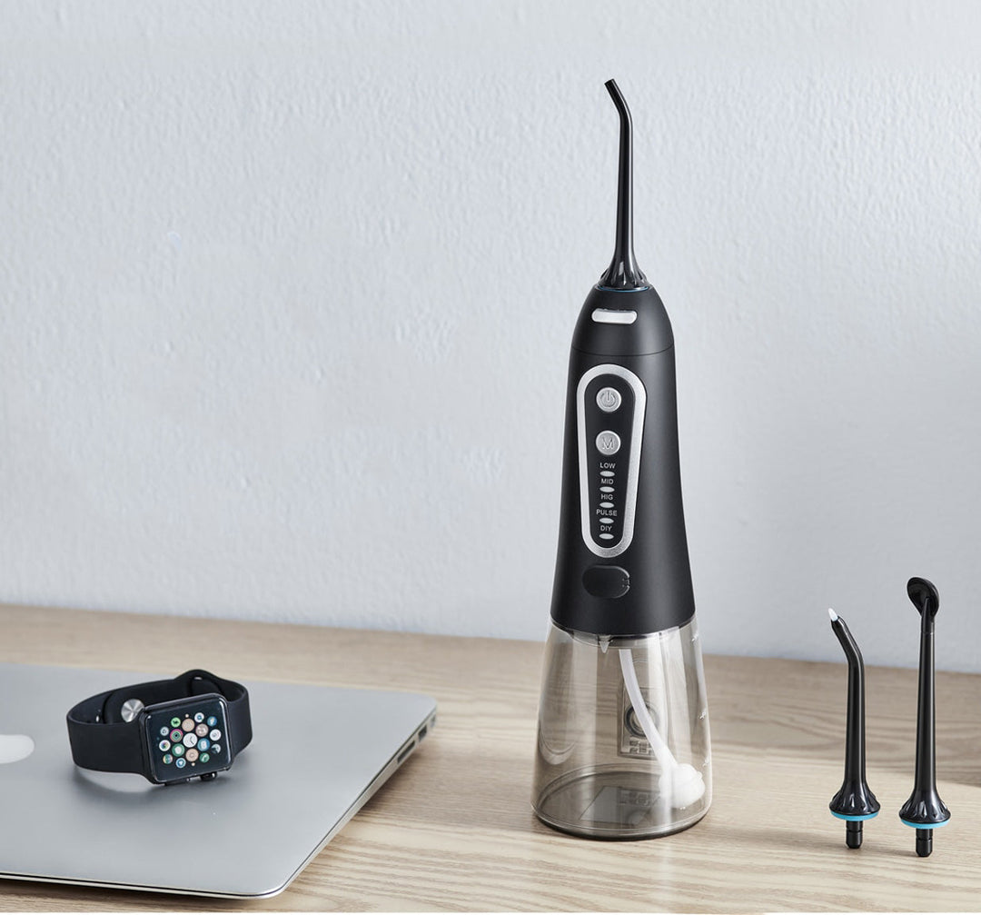 "Elegant designad portabel IPX7 vattenstråleflosser med USB-laddning, 300 ml tank för effektiv tandvård hemma och på resor."