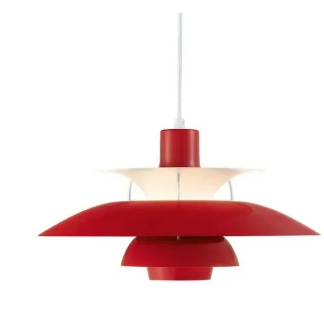 "Elegant, dimbar taklampa i metall med modern design, idealisk för hemmet. Perfekt för vardagsrum och sovrum."