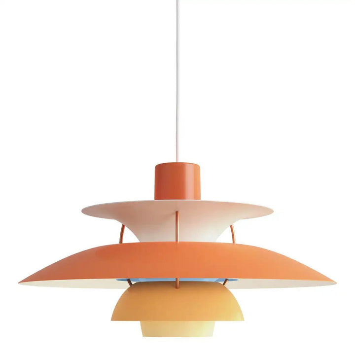 "Elegant, dimbar taklampa i metall med modern design, idealisk för hemmet. Perfekt för vardagsrum och sovrum."