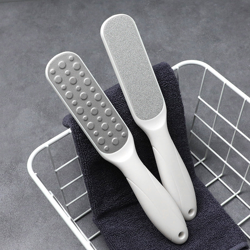 "Elegant dubbel sidig hudrasp för fotvård, ergonomiskt handtag i rostfritt stål och ABS, mjukar fötter effektivt."
