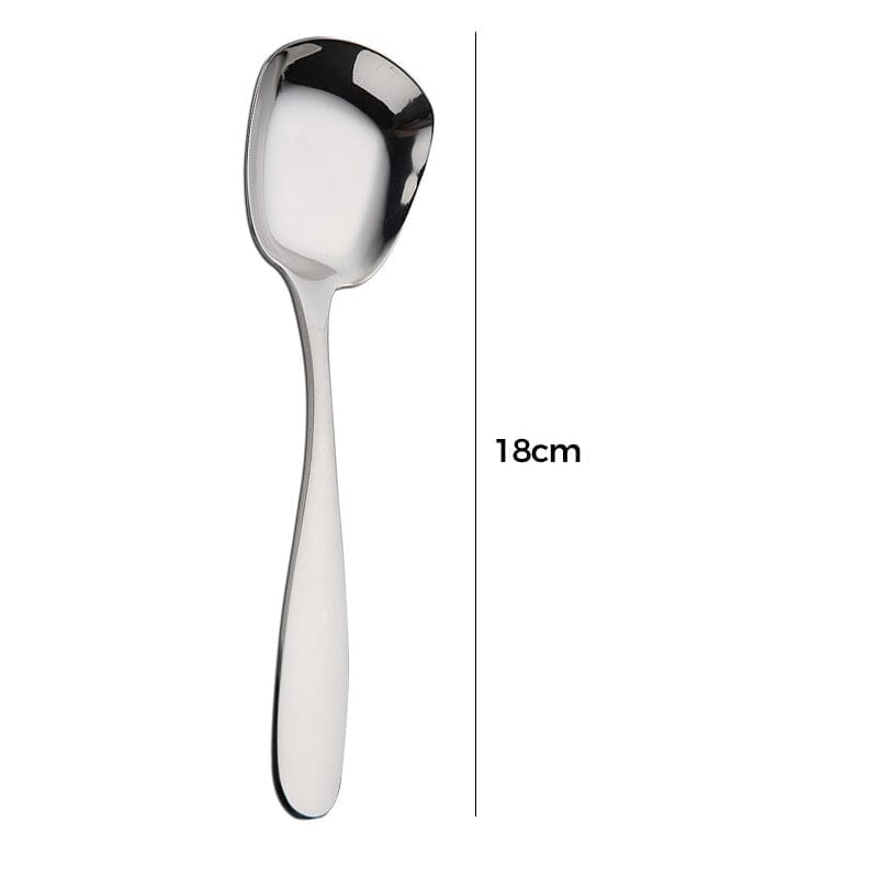 "Elegant fyrkantig kökssked i rostfritt stål med ergonomiskt handtag och spegelpolerad finish, perfekt för servering."