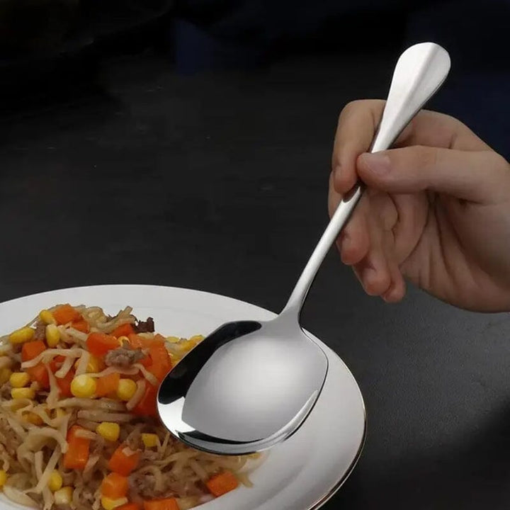 "Elegant fyrkantig kökssked i rostfritt stål med ergonomiskt handtag och spegelpolerad finish, perfekt för servering."