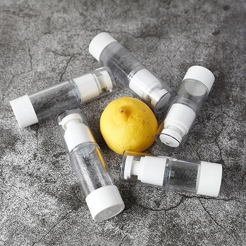 "Elegant genomskinlig pumpflaska för resor, hållbar plast, luftlös design, idealisk för skönhetsprodukter och essenser."