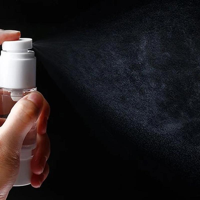 "Elegant genomskinlig pumpflaska för resor, hållbar plast, luftlös design, idealisk för skönhetsprodukter och essenser."