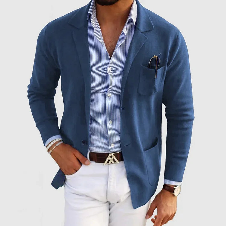 "Elegant herrens stickad blazer i mörkgrått, lätt och avslappnad design för både formella och avslappnade tillfällen."