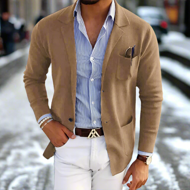 "Elegant herrkavaj slim fit, enkelknäppt med notch-slag, perfekt för affärsmöten och fest, beige, svart, blå."