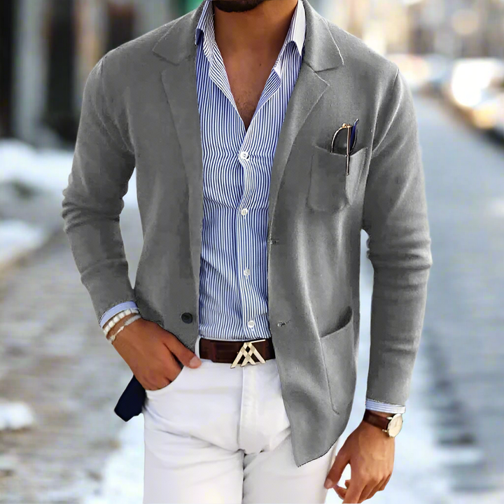 "Elegant herrkavaj slim fit, enkelknäppt med notch-slag, perfekt för affärsmöten och fest, beige, svart, blå."