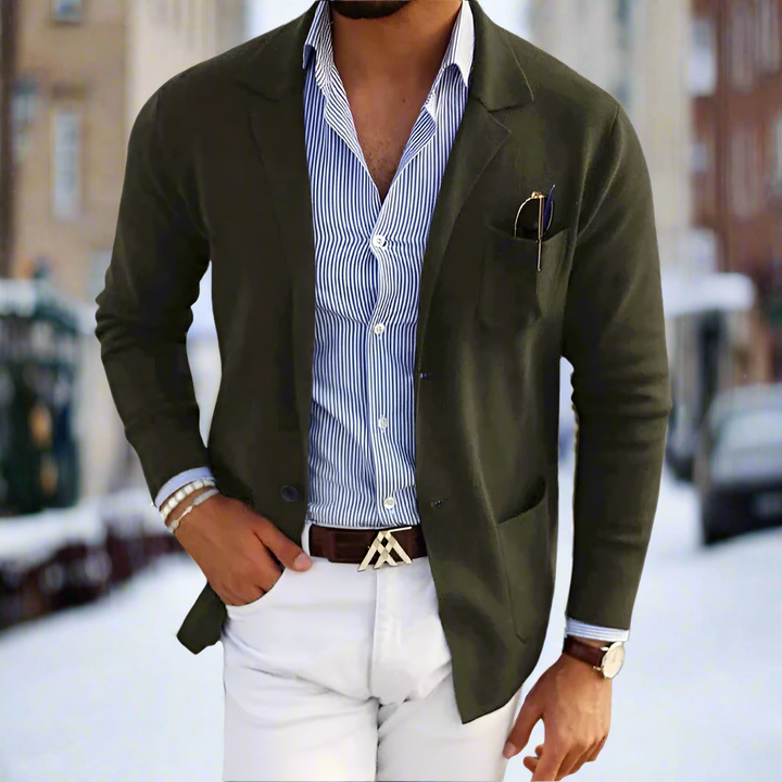 "Elegant herrkavaj slim fit, enkelknäppt med notch-slag, perfekt för affärsmöten och fest, beige, svart, blå."