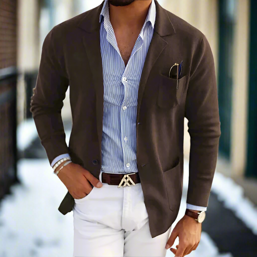 "Elegant herrkavaj slim fit, enkelknäppt med notch-slag, perfekt för affärsmöten och fest, beige, svart, blå."