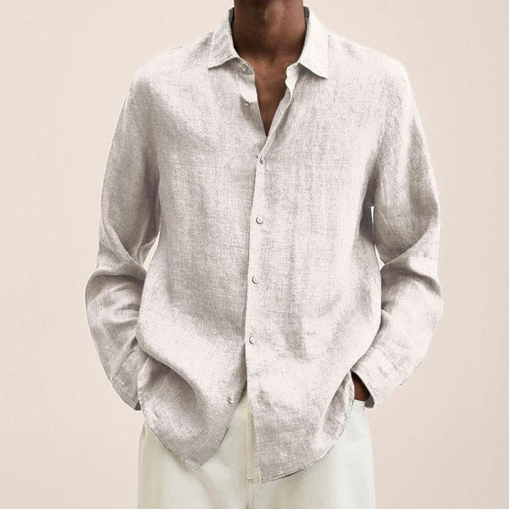 "Elegant herrskjorta i tidlös stil med moderna detaljer, perfekt passform och flera färgval för alla tillfällen."