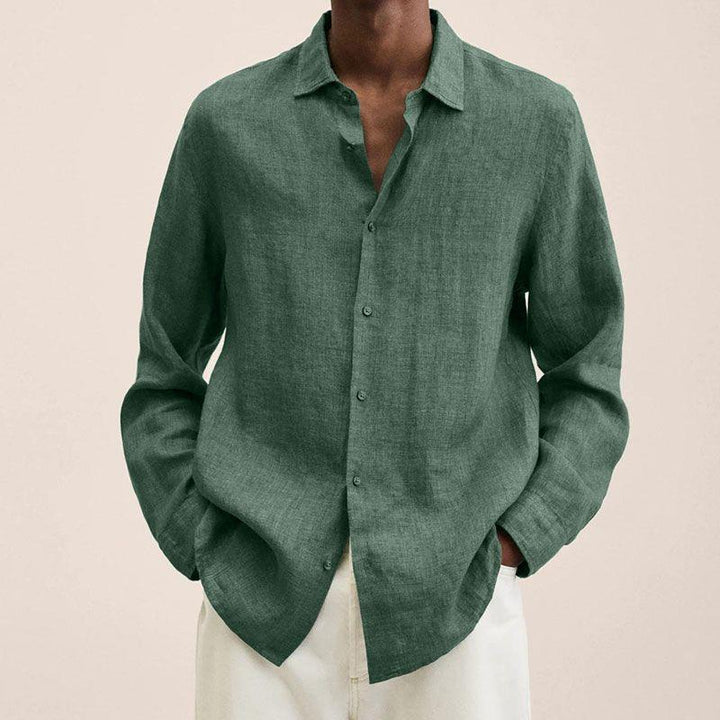 "Elegant herrskjorta i tidlös stil med moderna detaljer, perfekt passform och flera färgval för alla tillfällen."