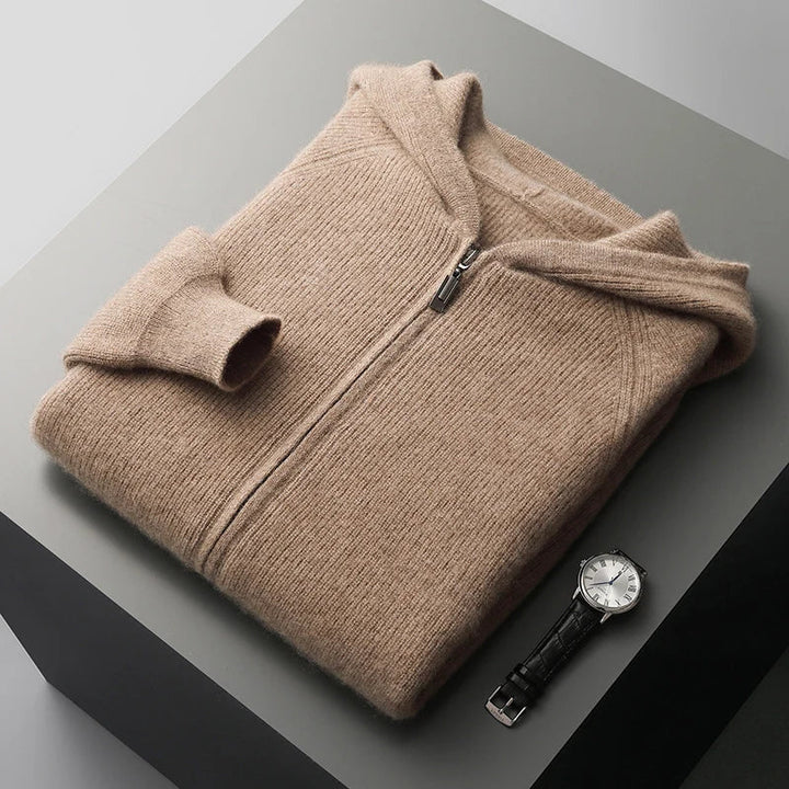 "Elegant kashmir cardigan i beige, dammodell, erbjuder lyx och komfort med sofistikerad design och mjukt material."
