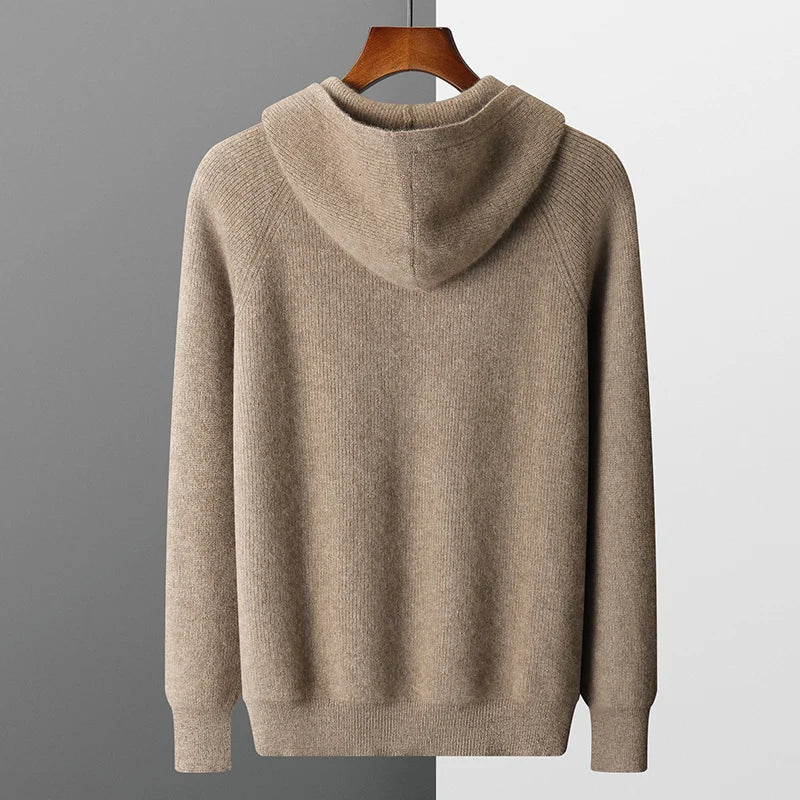 "Elegant kashmir cardigan i beige, dammodell, erbjuder lyx och komfort med sofistikerad design och mjukt material."